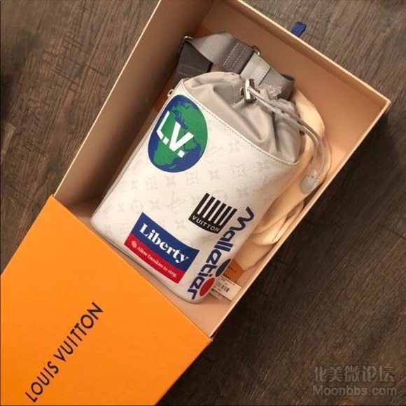lv chalk sling bag